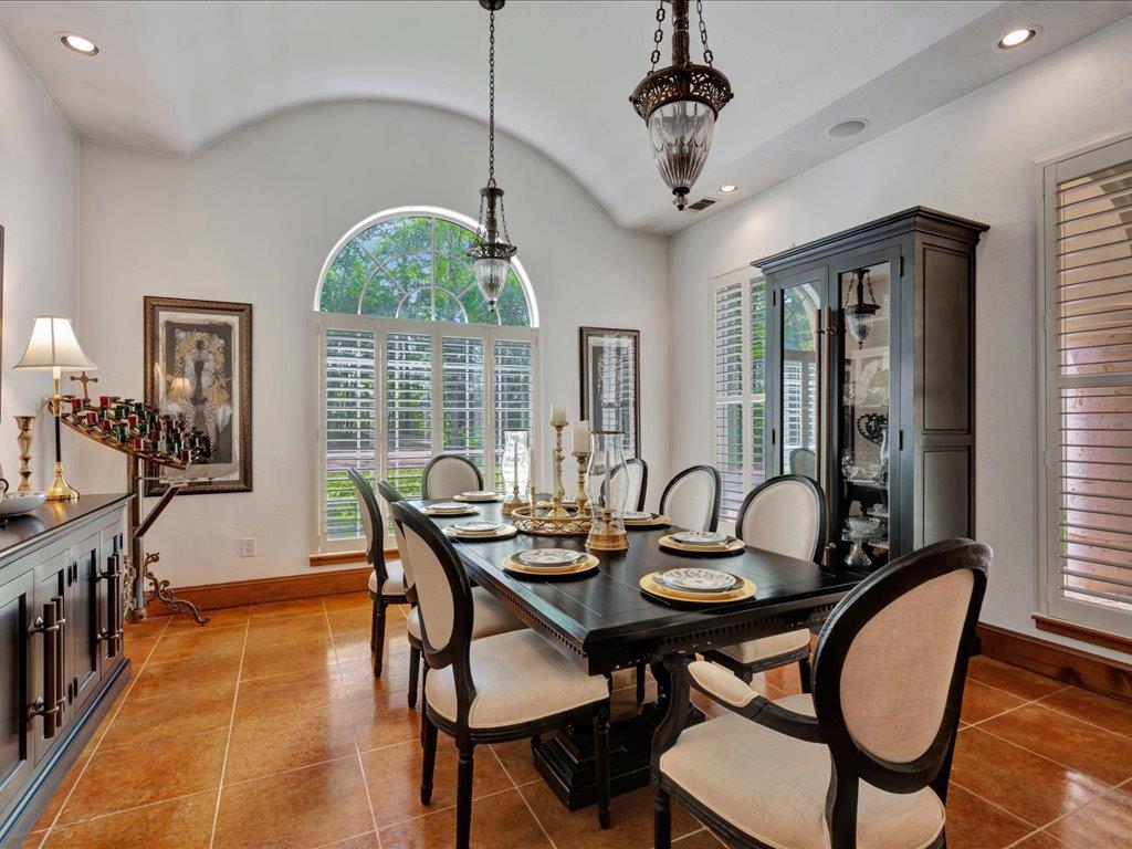 Lufkin, Texas, 75901, United States, 4 Bedrooms Bedrooms, ,5 BathroomsBathrooms,Residential,For Sale,1979665