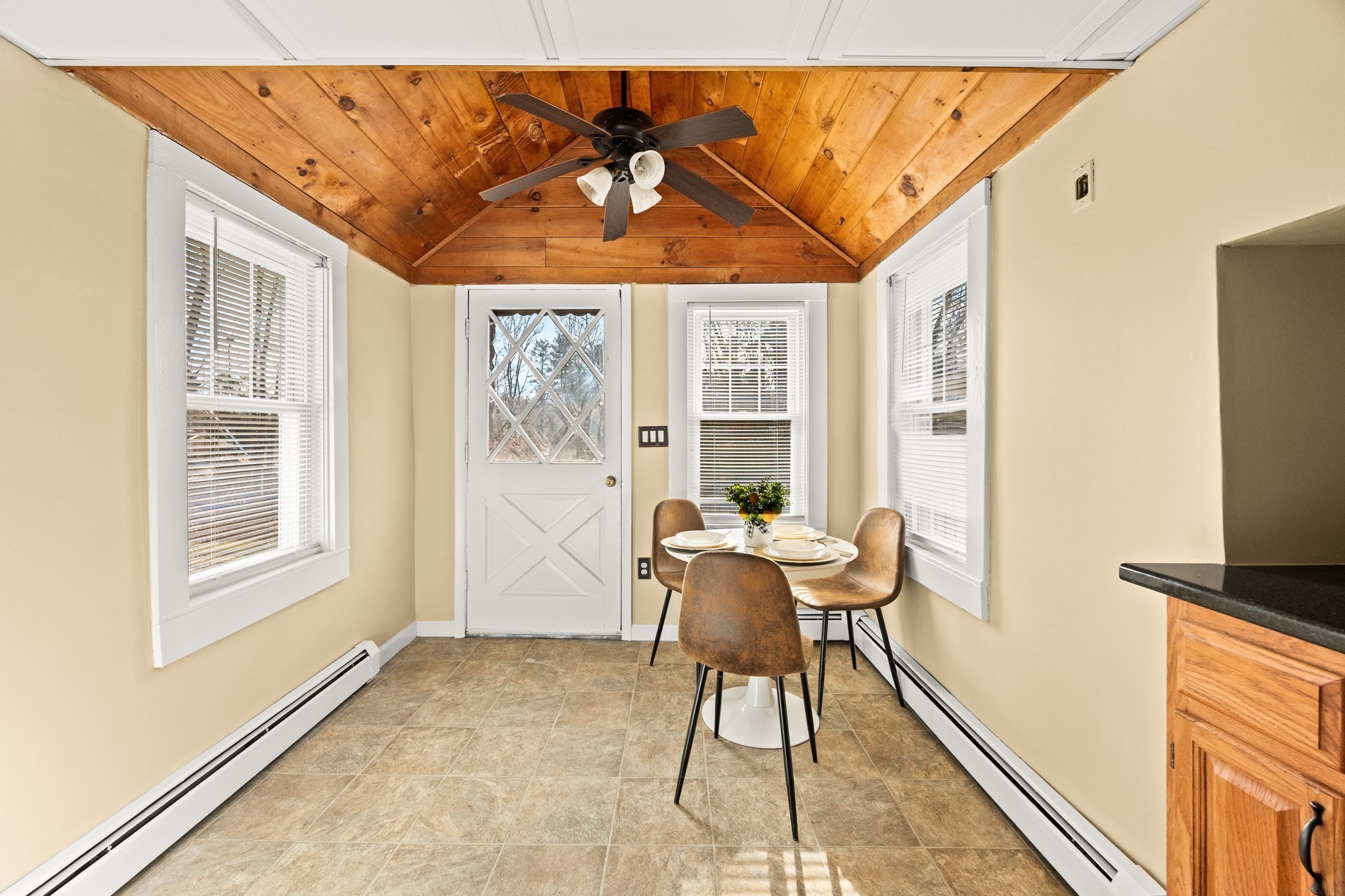 Taunton, Massachusetts, 02780, United States, 4 Bedrooms Bedrooms, ,2 BathroomsBathrooms,Residential,For Sale,2007506