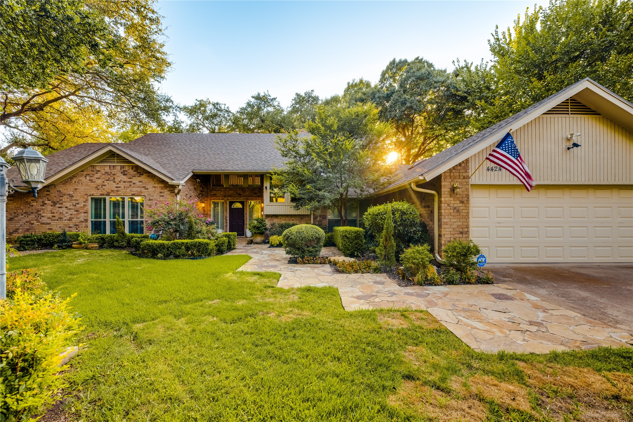 Fort Worth, Texas, 76116, United States, 4 Bedrooms Bedrooms, ,4 BathroomsBathrooms,Residential,For Sale,1926062