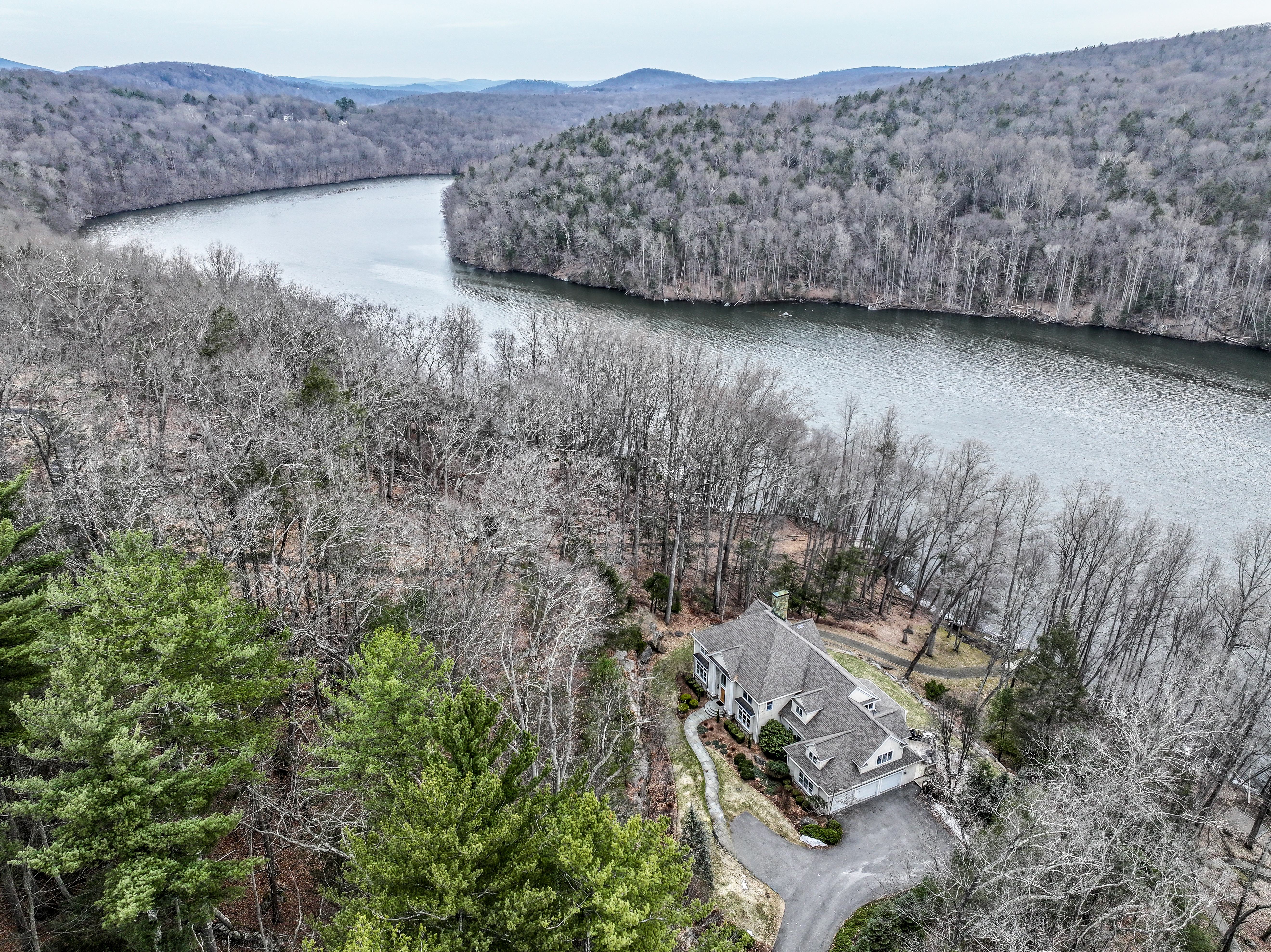  Lake Lillinonah Living, Elevated by Privacy and Scale - 物件實景