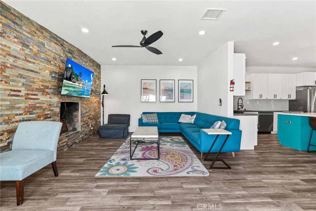 Oxnard, California, 93035, United States, 5 Bedrooms Bedrooms, ,1 BathroomBathrooms,Residential,For Sale,1847302
