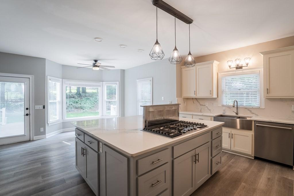DALTON, Georgia, 30720, United States, 5 Bedrooms Bedrooms, ,4 BathroomsBathrooms,Residential,For Sale,1847169
