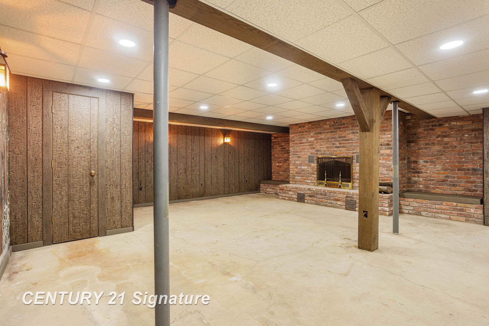 Hemlock, Michigan, 48626, United States, 6 Bedrooms Bedrooms, ,5 BathroomsBathrooms,Residential,For Sale,1984080