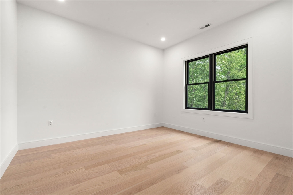 Newton, Massachusetts, 02458, United States, 4 Bedrooms Bedrooms, ,4 BathroomsBathrooms,Residential,For Sale,1865713