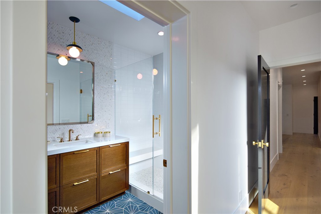 Corona del Mar, California, 92625, United States, 4 Bedrooms Bedrooms, ,5 BathroomsBathrooms,Residential,For Sale,1819361