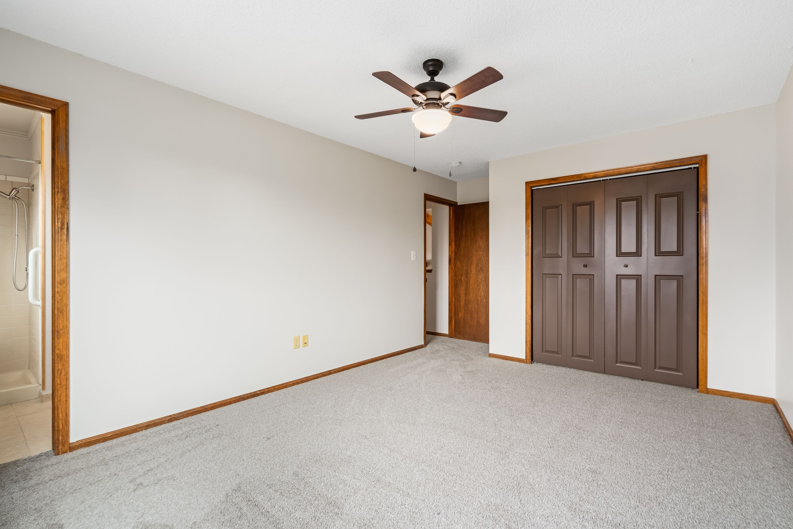  Thoughtful Updates, Flexible Living Spaces, And A Spacious Lot - 物件實景