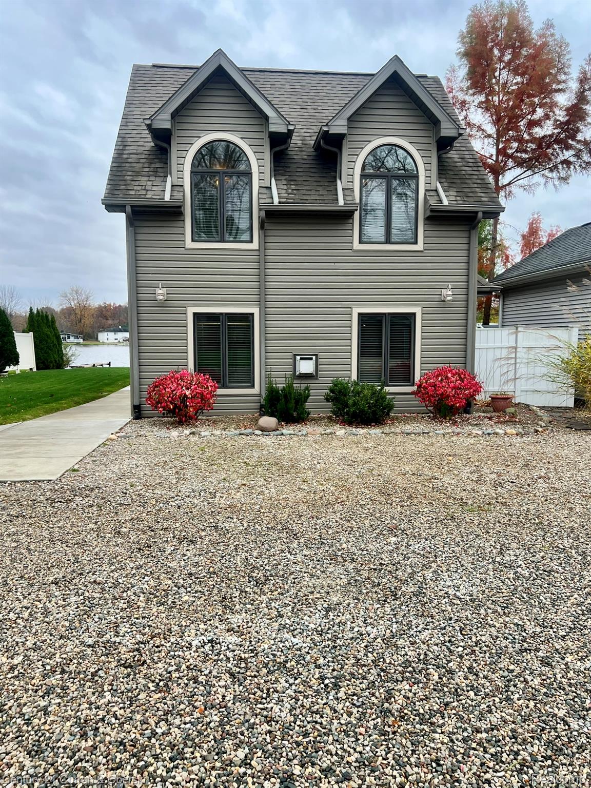 Jackson, Michigan, 49201, United States, 3 Bedrooms Bedrooms, ,3 BathroomsBathrooms,Residential,For Sale,1981223