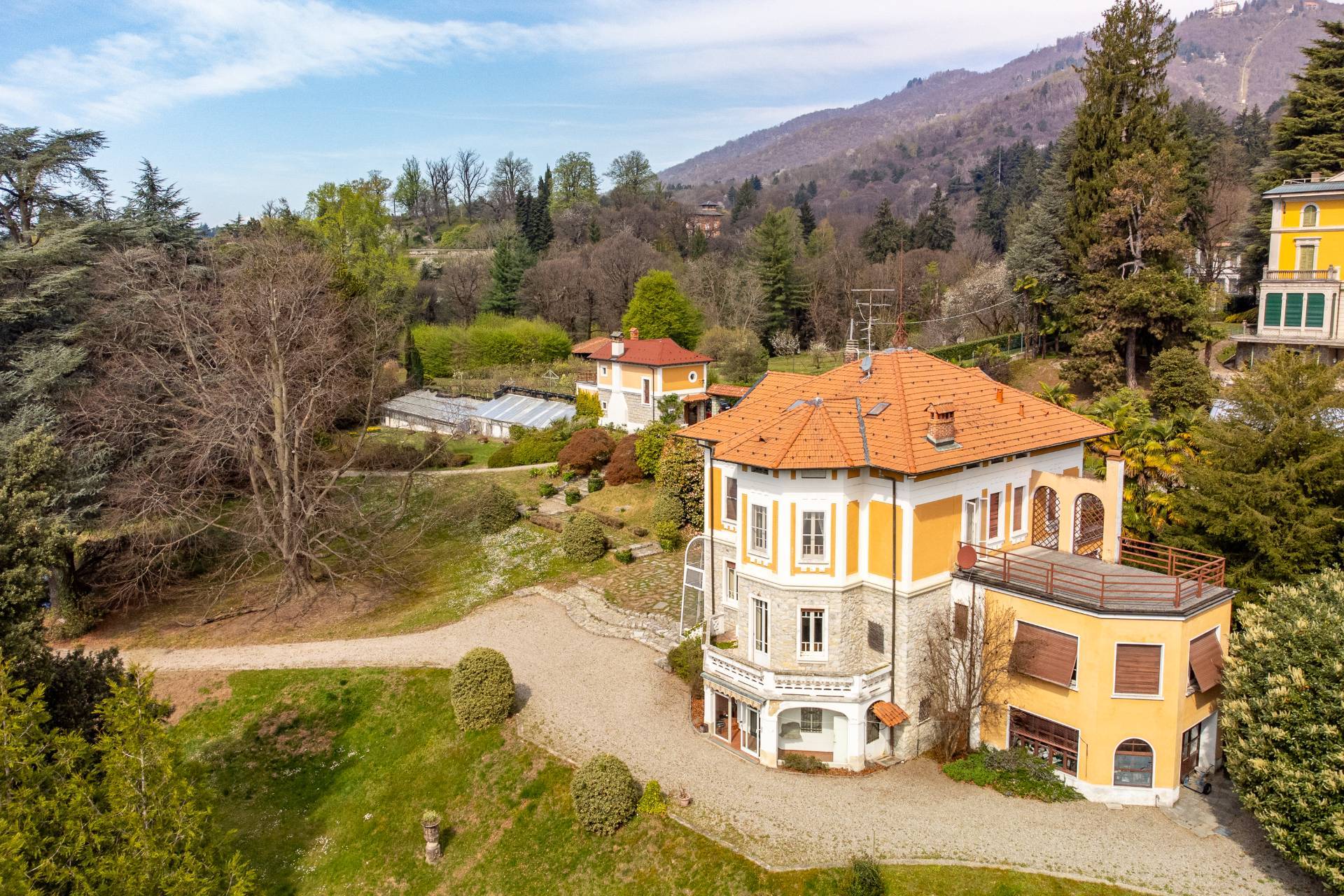 Varese, Varese, 21100, IT, 7 Bedrooms Bedrooms, ,3 BathroomsBathrooms,Residential,For Sale,1796981