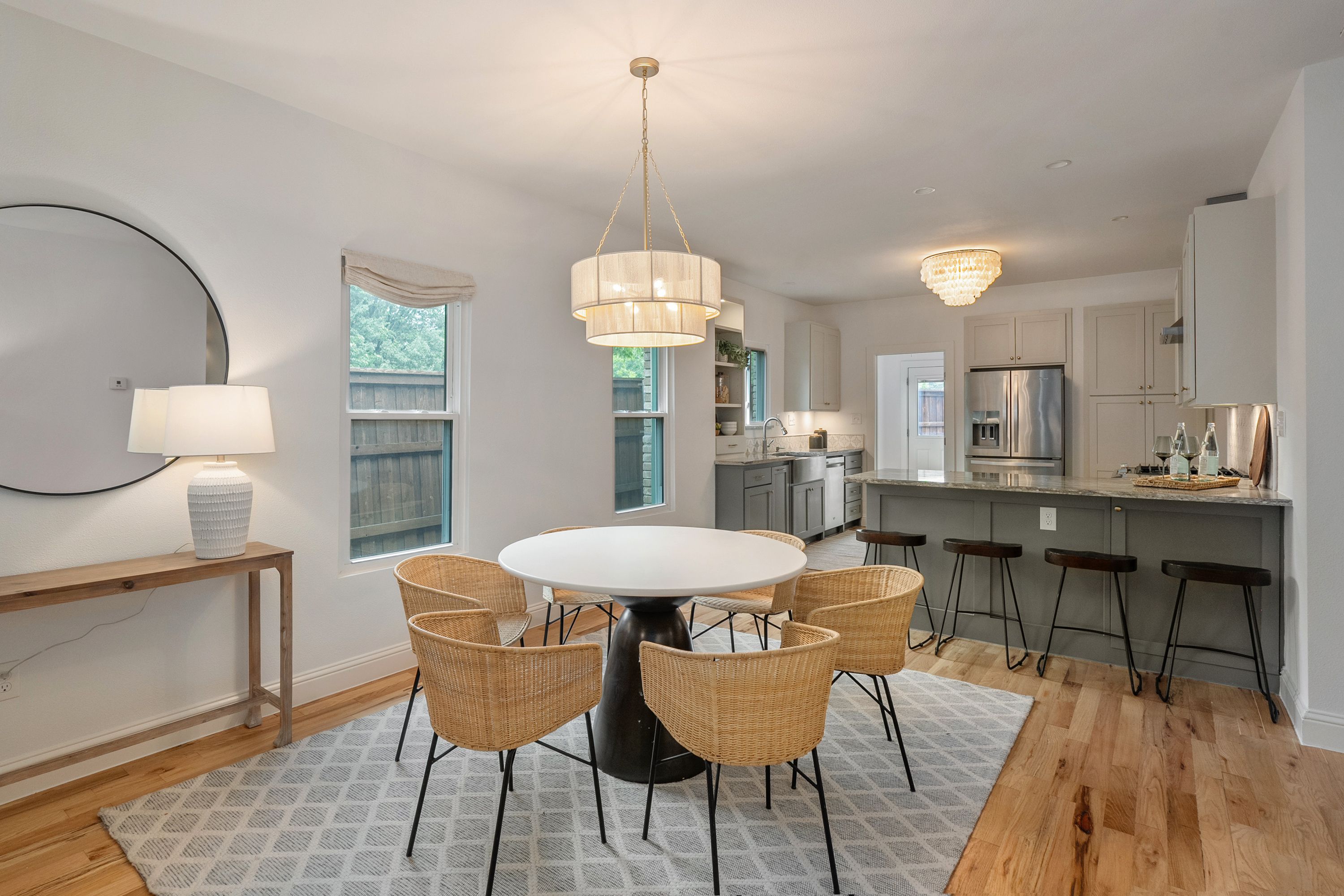  Classic East Dallas Craftsman with Refined Modern Updates - 物件實景