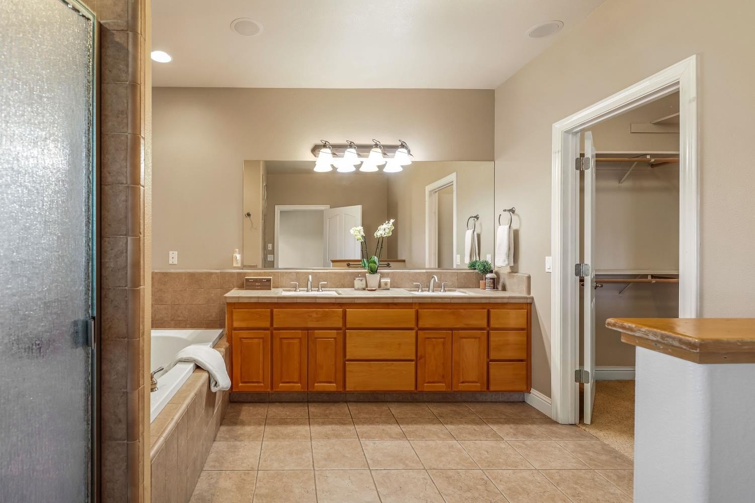 Valley Springs, California, 95252, United States, 3 Bedrooms Bedrooms, ,4 BathroomsBathrooms,Residential,For Sale,1981868