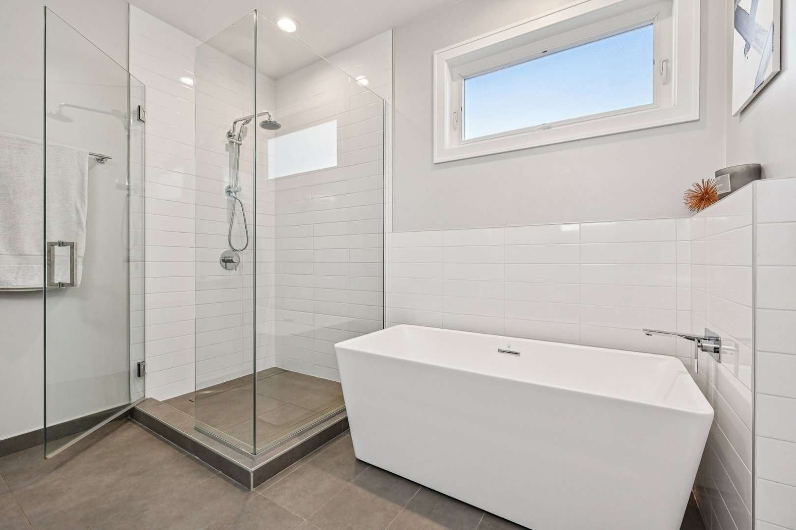 Evanston, Illinois, 60202, United States, 4 Bedrooms Bedrooms, ,3 BathroomsBathrooms,Residential,For Sale,1991957