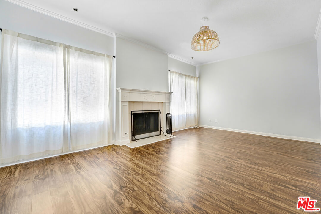 Sherman Oaks, California, 91403, United States, 2 Bedrooms Bedrooms, ,3 BathroomsBathrooms,Residential,For Sale,1900859