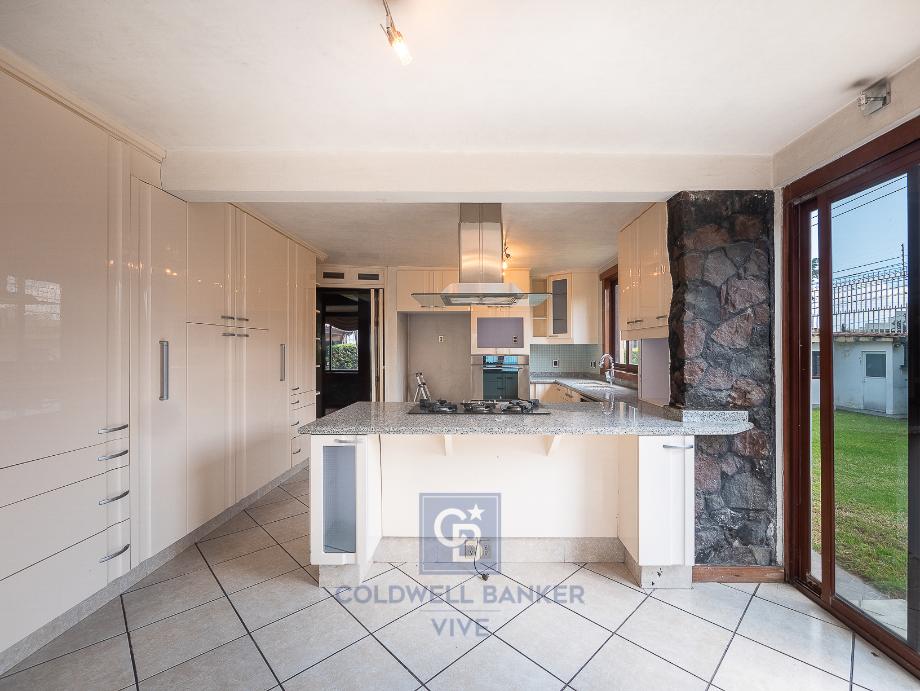 Avenida del Marquez, Metepec, Estado de méxico, 52178, Mexico, 4 Bedrooms Bedrooms, ,5 BathroomsBathrooms,Residential,For Sale,Avenida del Marquez,1615864