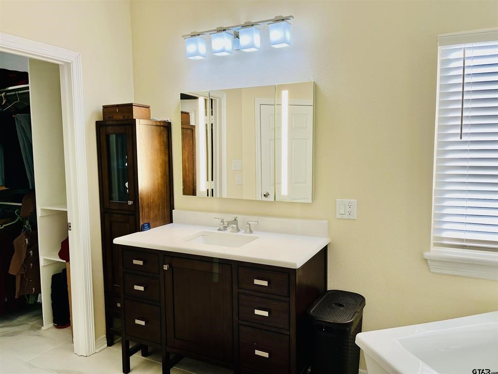 Mineola, Texas, 75771, United States, 3 Bedrooms Bedrooms, ,3 BathroomsBathrooms,Residential,For Sale,2005685