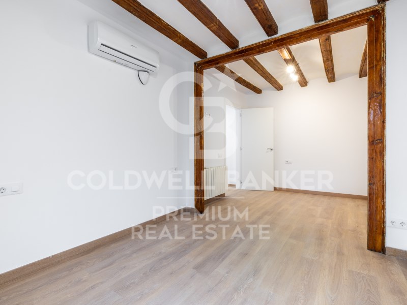 Barcelona Capital, Catalonia, ES, 4 Bedrooms Bedrooms, ,2 BathroomsBathrooms,Residential,For Sale,1752562