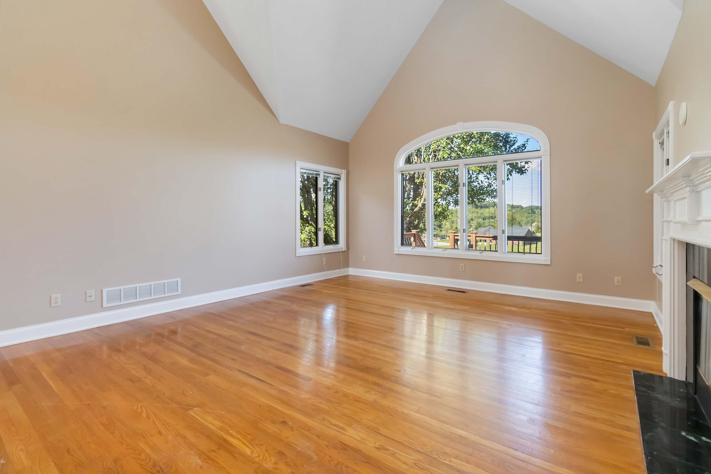 London, Kentucky, 40744, United States, 5 Bedrooms Bedrooms, ,4 BathroomsBathrooms,Residential,For Sale,2006451