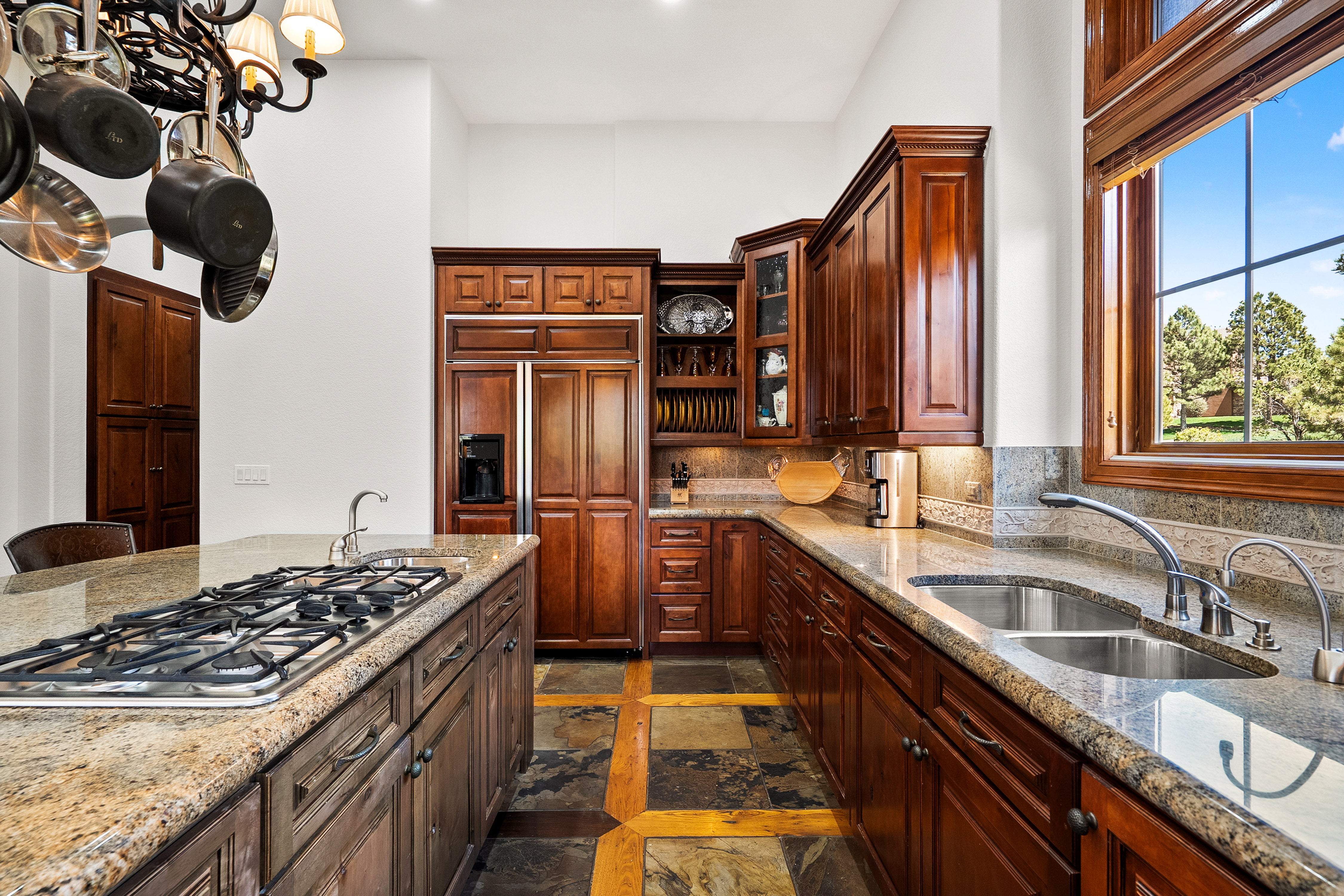 Exceptional ranch-style home in the prestigious gated golf course community - 物件實景
