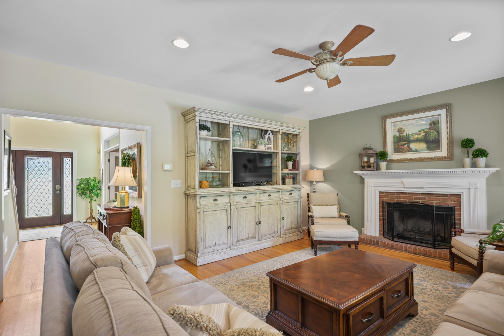  Beautifully Maintained Home in Established Burnt Hickory Pointe - 物件實景