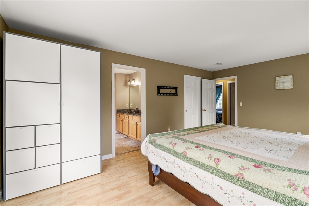 Chelmsford, Massachusetts, 01824, United States, 4 Bedrooms Bedrooms, ,3 BathroomsBathrooms,Residential,For Sale,1939312