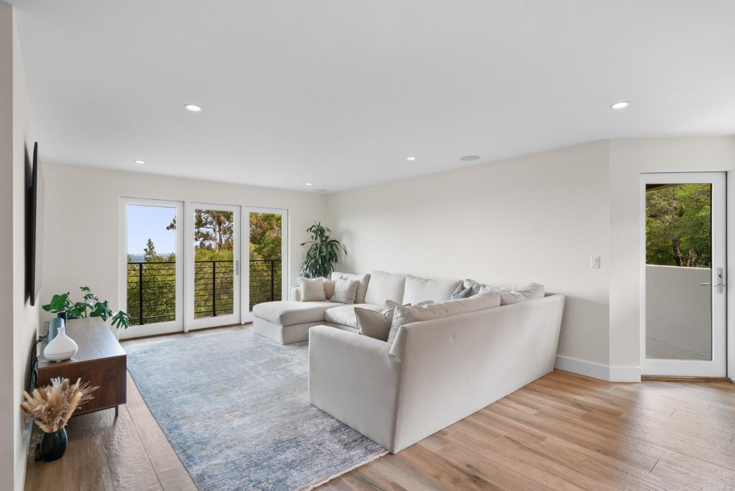 Los Gatos, California, 95030, United States, 5 Bedrooms Bedrooms, ,6 BathroomsBathrooms,Residential,For Sale,1997013