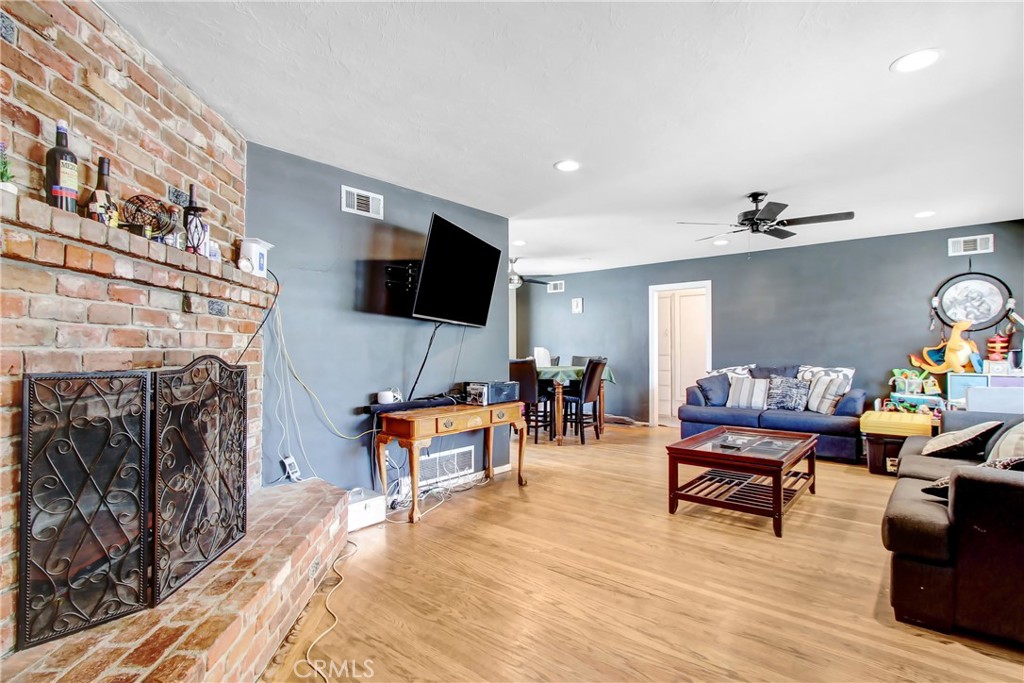 Riverside, California, 92503, United States, 3 Bedrooms Bedrooms, ,2 BathroomsBathrooms,Residential,For Sale,2005410