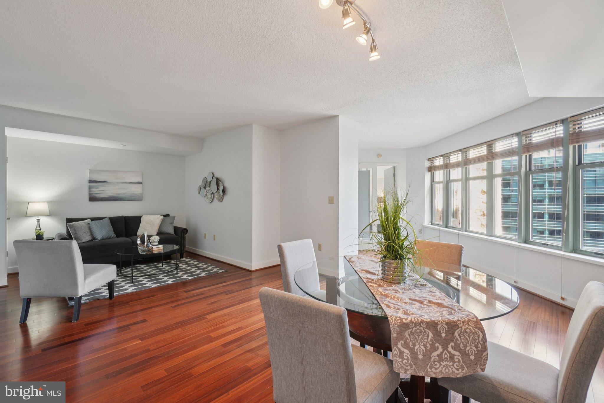 Washington, District of Columbia, 20005, United States, 2 Bedrooms Bedrooms, ,2 BathroomsBathrooms,Residential,For Sale,1976159