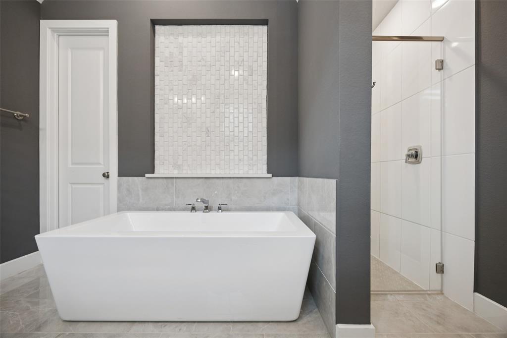 Rockwall, Texas, 75087, United States, 4 Bedrooms Bedrooms, ,4 BathroomsBathrooms,Residential,For Sale,1918235