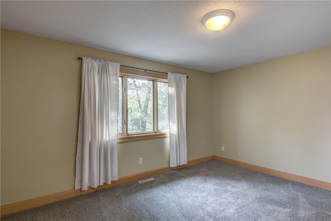 Eau Claire, Wisconsin, 54701, United States, 5 Bedrooms Bedrooms, ,4 BathroomsBathrooms,Residential,For Sale,1976179