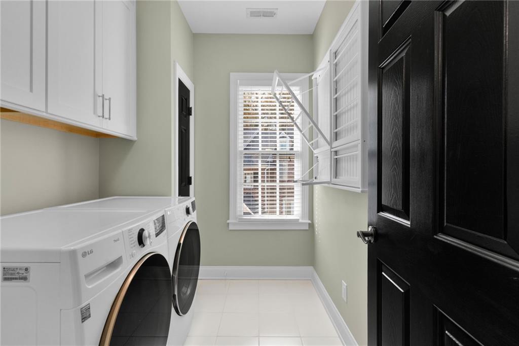 Atlanta, Georgia, 30328, United States, 3 Bedrooms Bedrooms, ,4 BathroomsBathrooms,Residential,For Sale,1994391