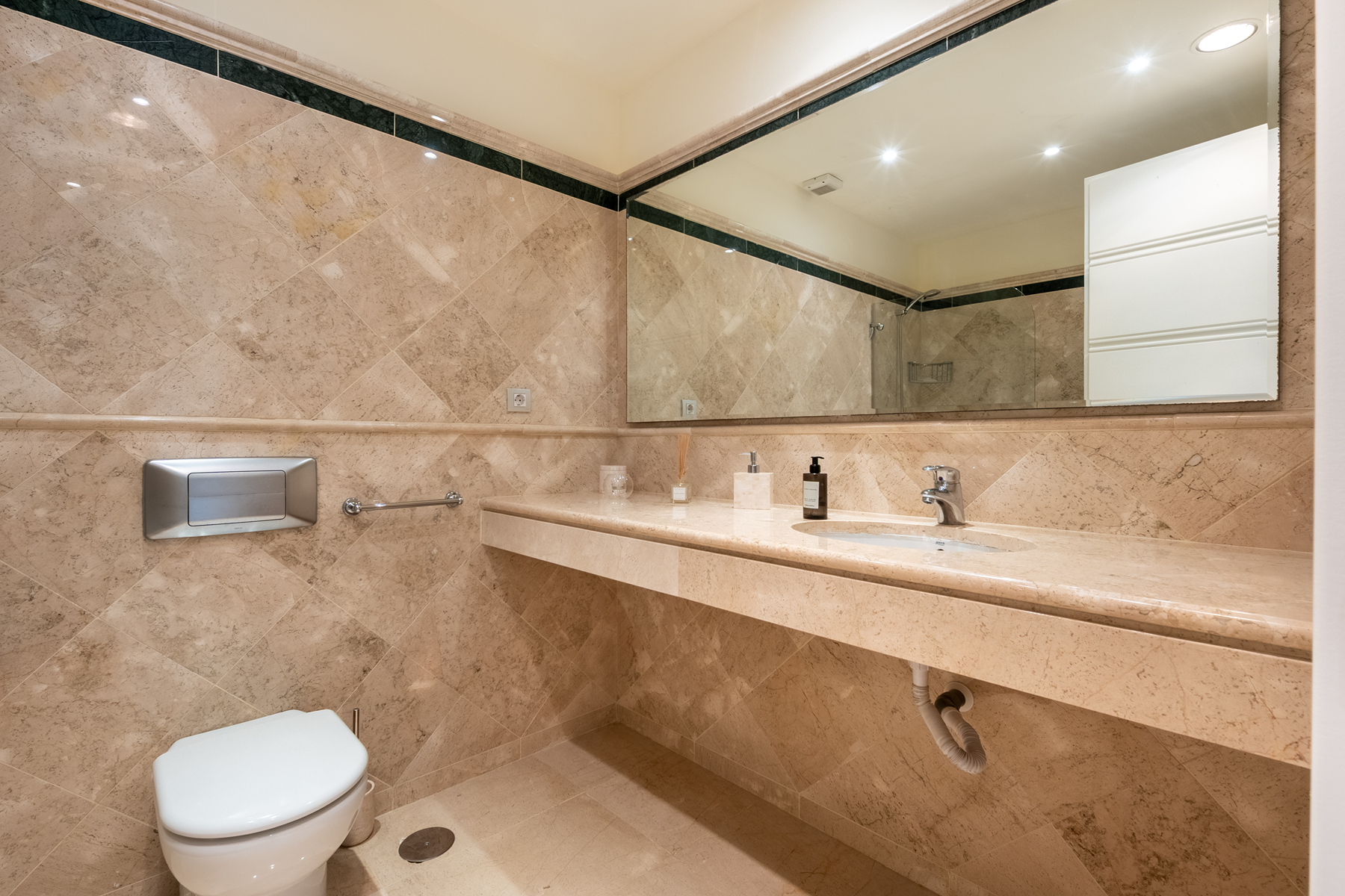  Bright apartment in gated community on Marbella’s Golden Mile - 物件實景