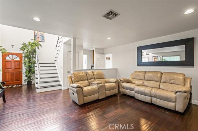 HAWTHORNE, California, 90250, United States, 4 Bedrooms Bedrooms, ,3 BathroomsBathrooms,Residential,For Sale,1798305