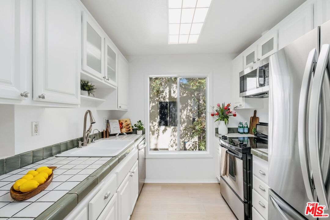 Culver City, California, 90230, United States, 2 Bedrooms Bedrooms, ,2 BathroomsBathrooms,Residential,For Sale,1934689