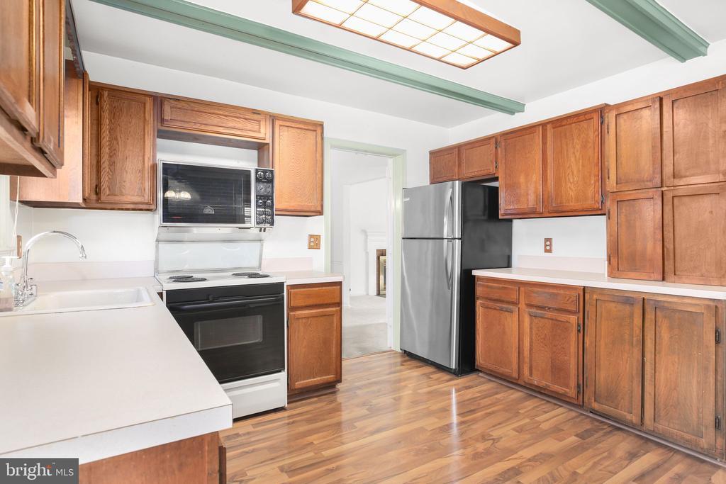 Springfield, Virginia, 22153, United States, 4 Bedrooms Bedrooms, ,4 BathroomsBathrooms,Residential,For Sale,1992836