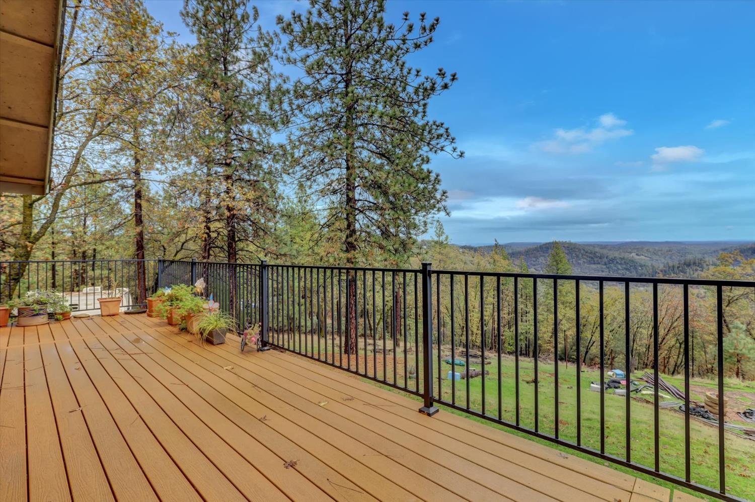 Grass Valley, California, 95949, United States, 2 Bedrooms Bedrooms, ,1 BathroomBathrooms,Residential,For Sale,1993836