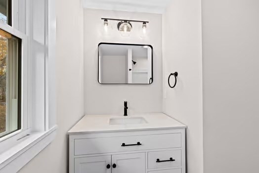 Whitman, Massachusetts, 02382, United States, 2 Bedrooms Bedrooms, ,1 BathroomBathrooms,Residential,For Sale,1992846