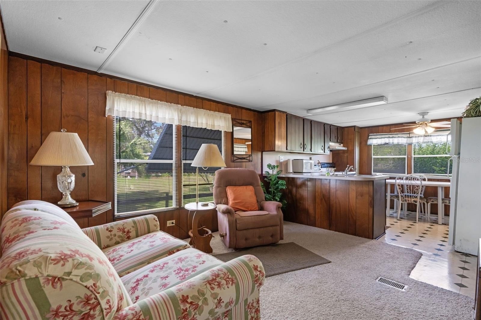 LAKE WALES, Florida, 33898, United States, 6 Bedrooms Bedrooms, ,5 BathroomsBathrooms,Residential,For Sale,1974565