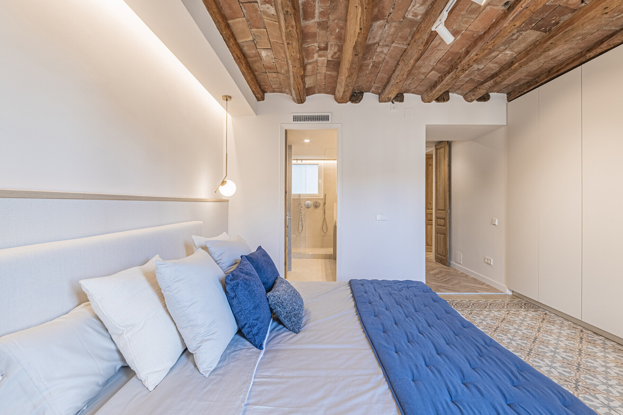  Exclusive brand new property in Girona pedestrian street in Quadrat d