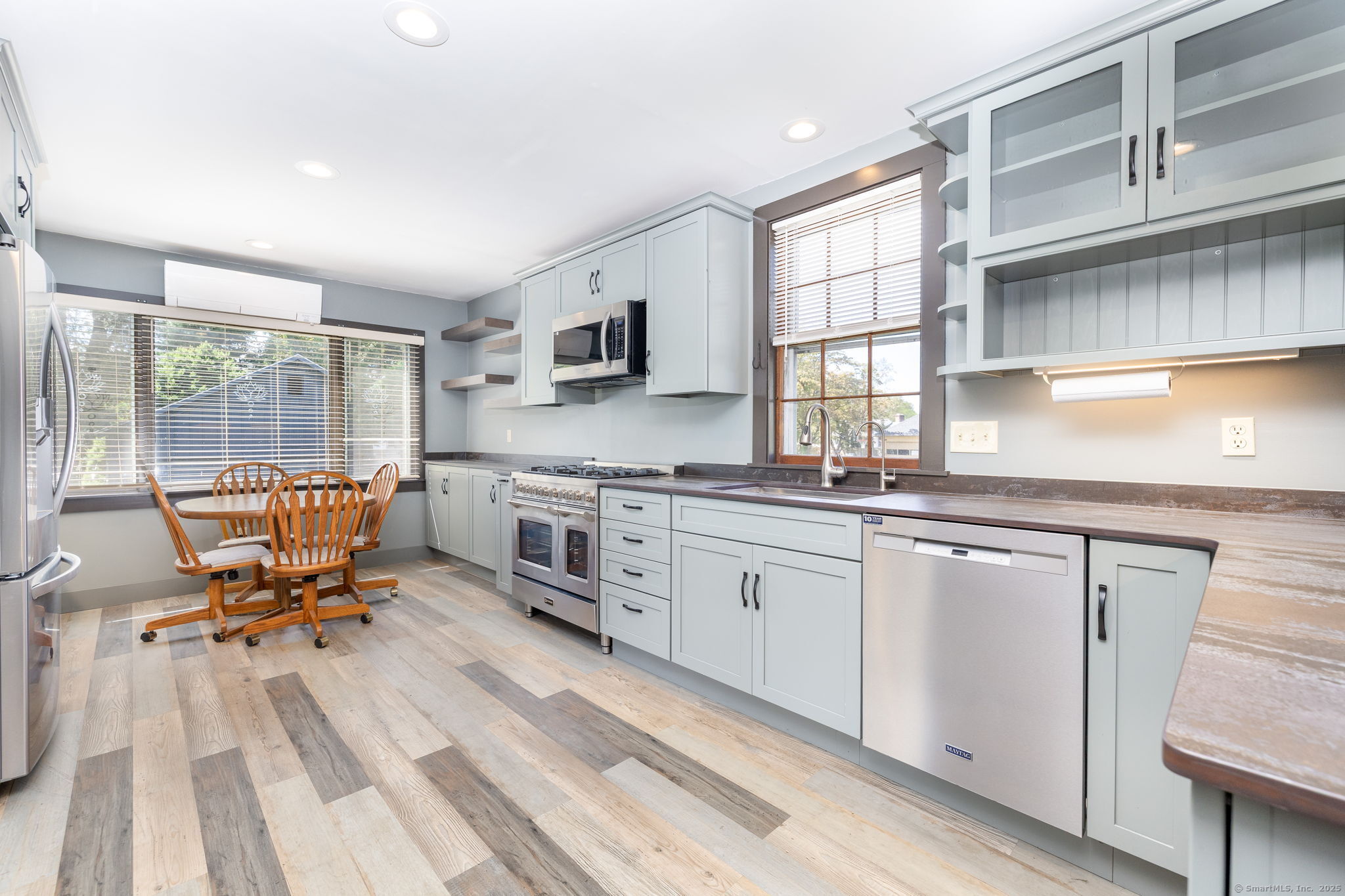 Wethersfield, Connecticut, 06109, United States, 4 Bedrooms Bedrooms, ,2 BathroomsBathrooms,Residential,For Sale,1939888