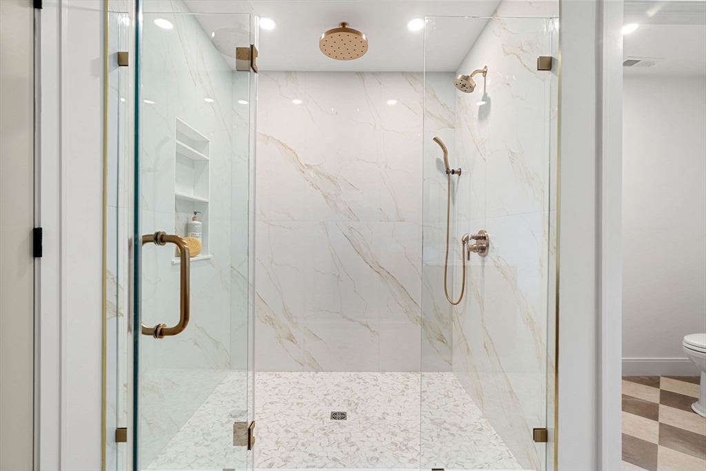 Reading, Massachusetts, 01867, United States, 4 Bedrooms Bedrooms, ,5 BathroomsBathrooms,Residential,For Sale,1988316