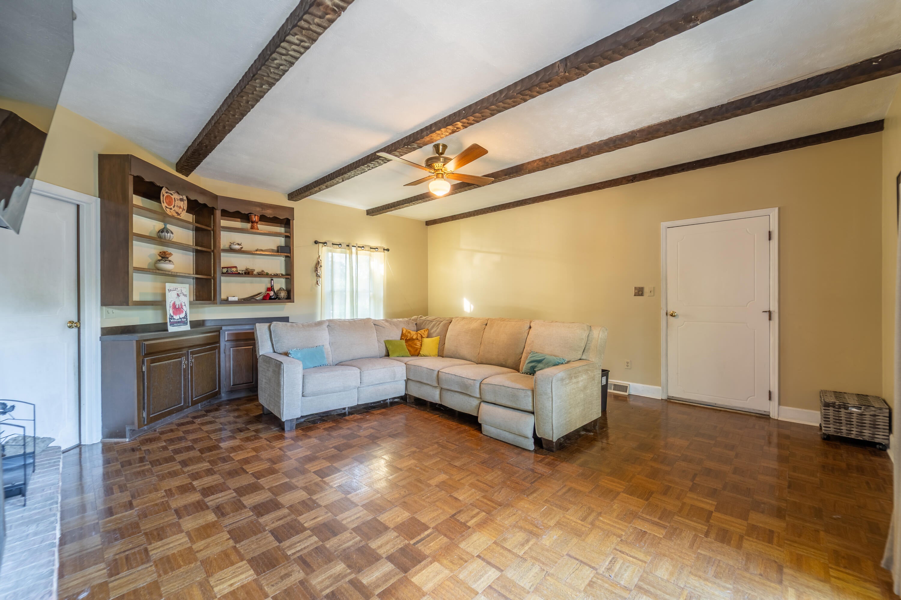 Lexington, Kentucky, 40502, United States, 4 Bedrooms Bedrooms, ,4 BathroomsBathrooms,Residential,For Sale,1976316