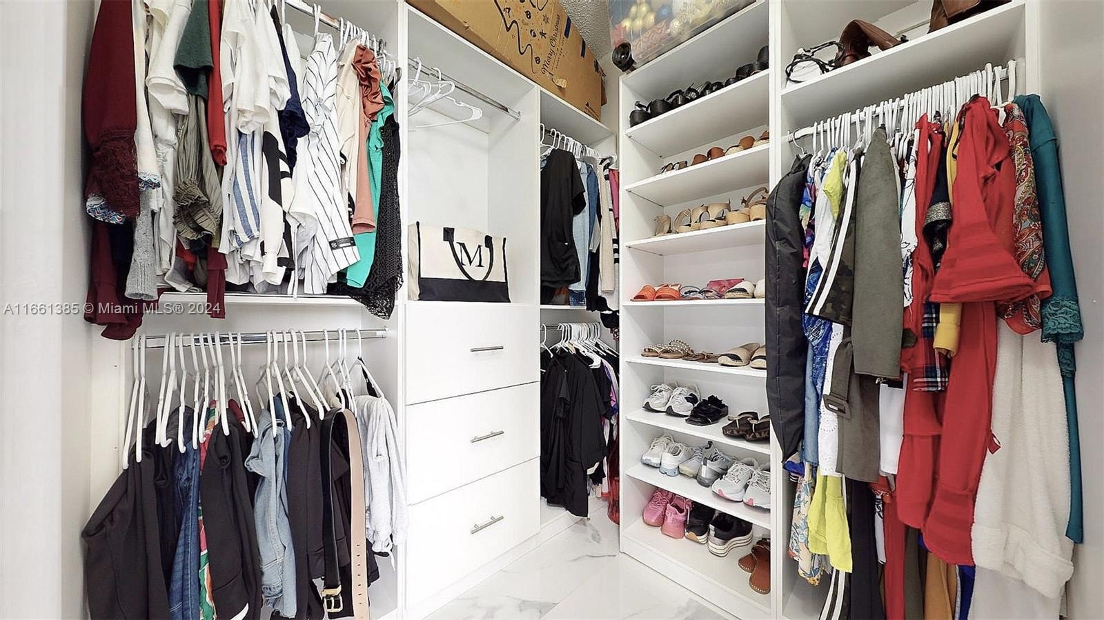 Miami, Florida, 33175, United States, 5 Bedrooms Bedrooms, ,4 BathroomsBathrooms,Residential,For Sale,1978992