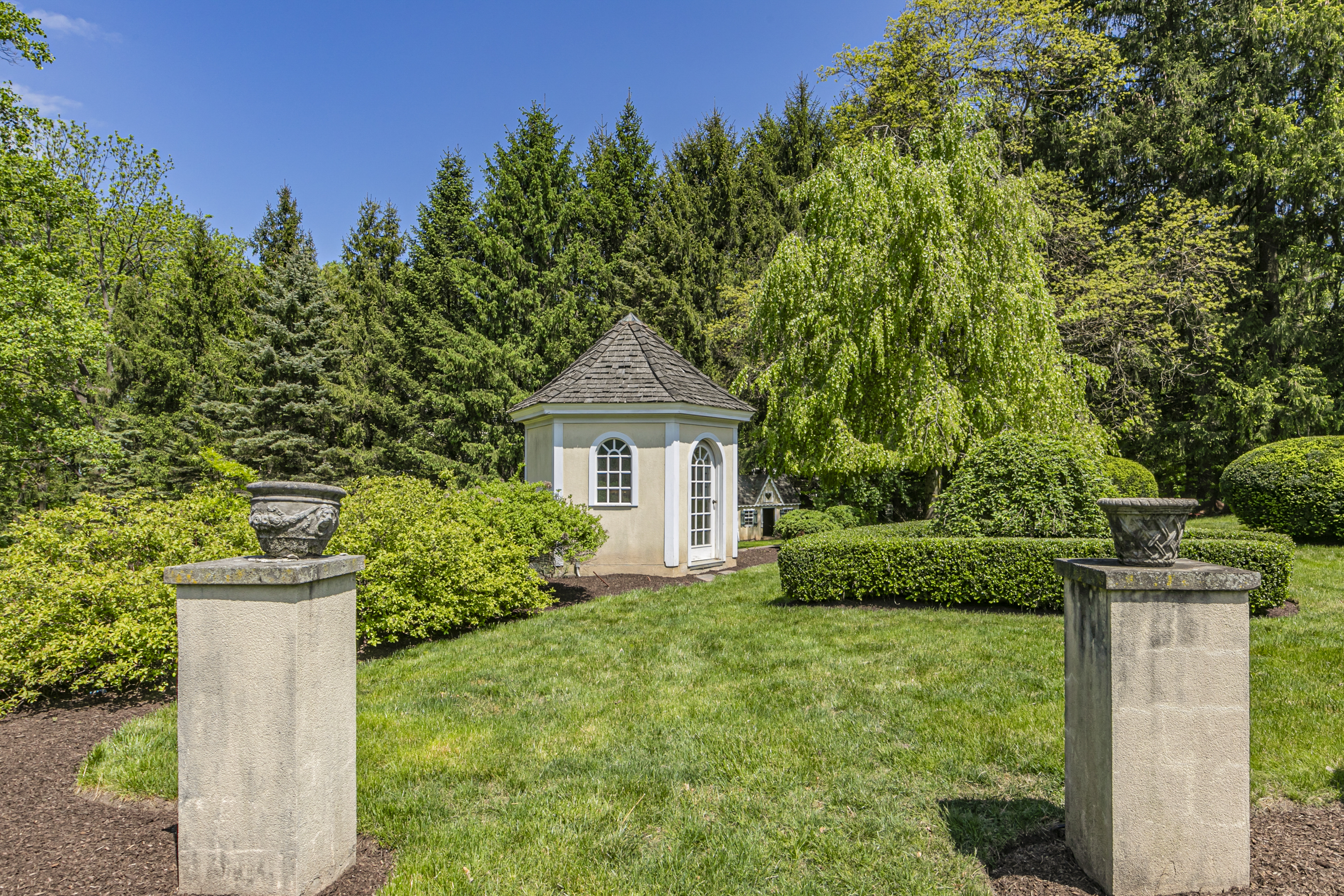  Sprawling Estate with a Rich History and Gorgeous Grounds - 物件實景