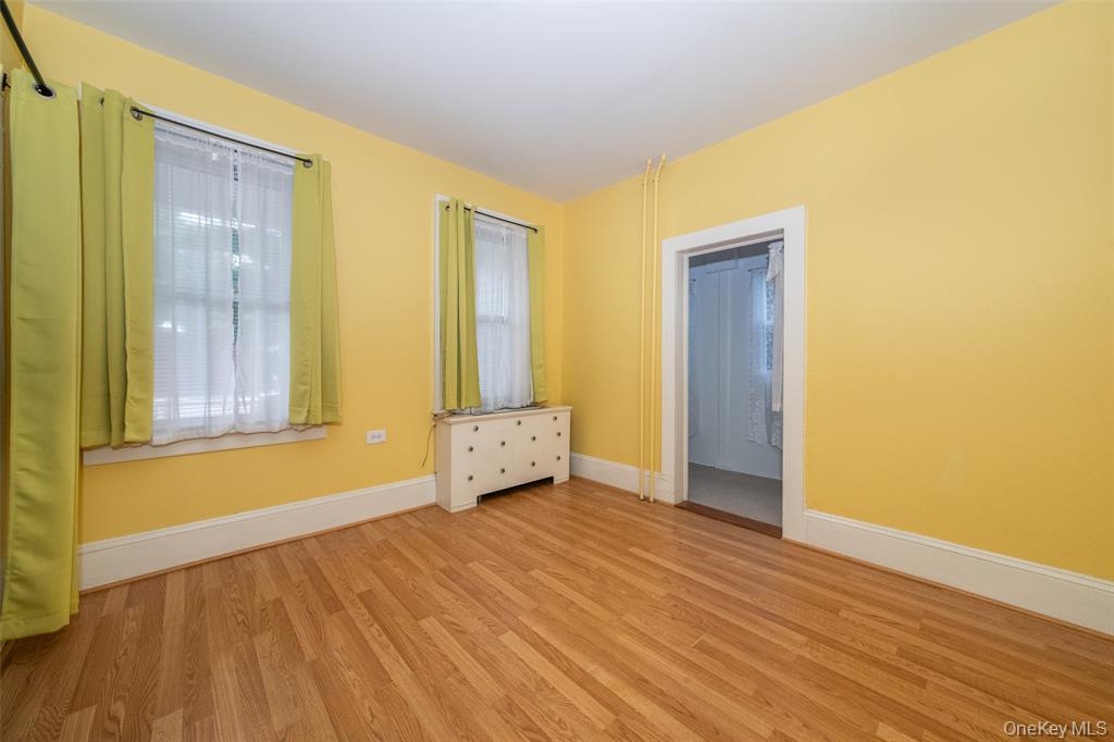 Bronx, New York, 10464, United States, 4 Bedrooms Bedrooms, ,Residential,For Sale,1937282