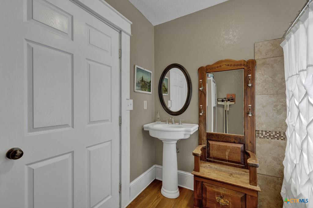 San Marcos, Texas, 78666, United States, 5 Bedrooms Bedrooms, ,1 BathroomBathrooms,Residential,For Sale,1944829