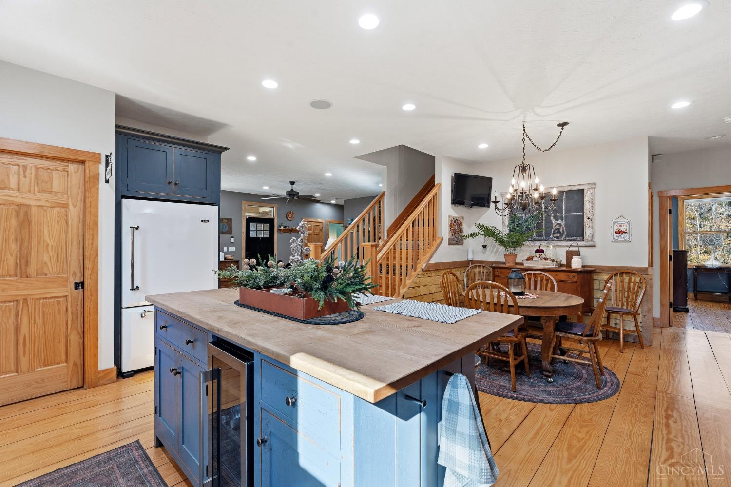 Wilmington, Ohio, 45177, United States, 6 Bedrooms Bedrooms, ,4 BathroomsBathrooms,Residential,For Sale,1989066