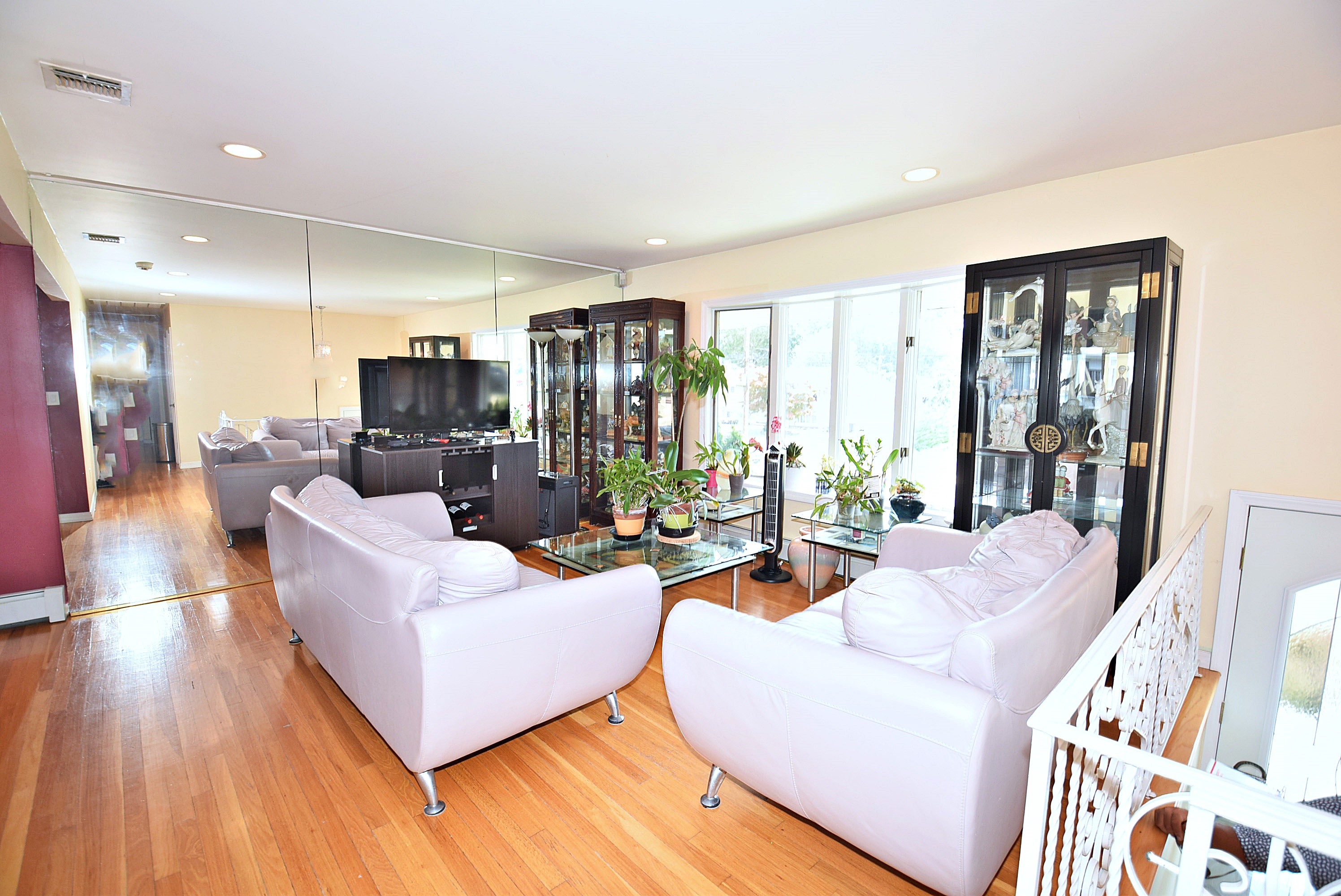 Wheatley Heights, New York, 11798, United States, 5 Bedrooms Bedrooms, ,2 BathroomsBathrooms,Residential,For Sale,1892743