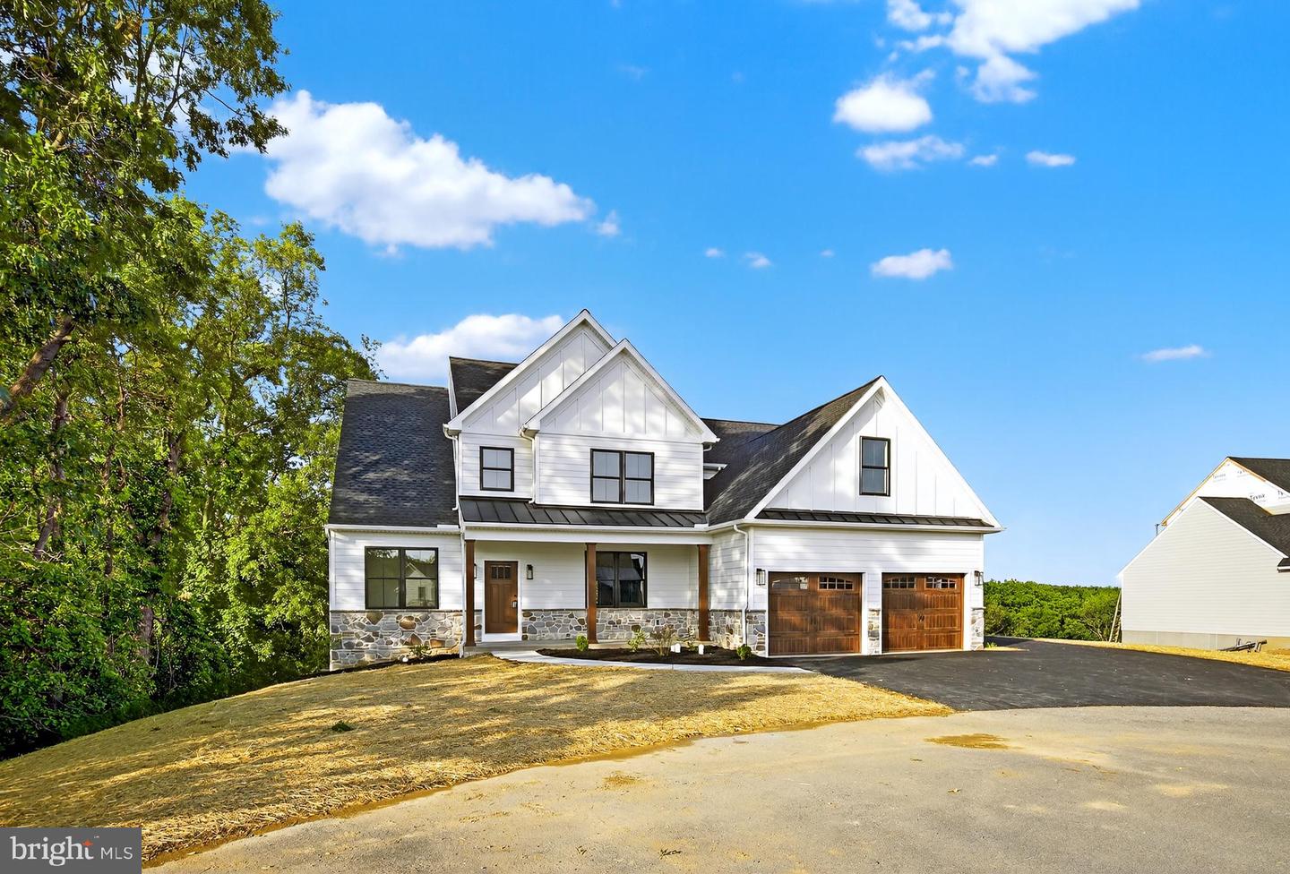 Lancaster, Pennsylvania, 17602, United States, 4 Bedrooms Bedrooms, ,3 BathroomsBathrooms,Residential,For Sale,1874540