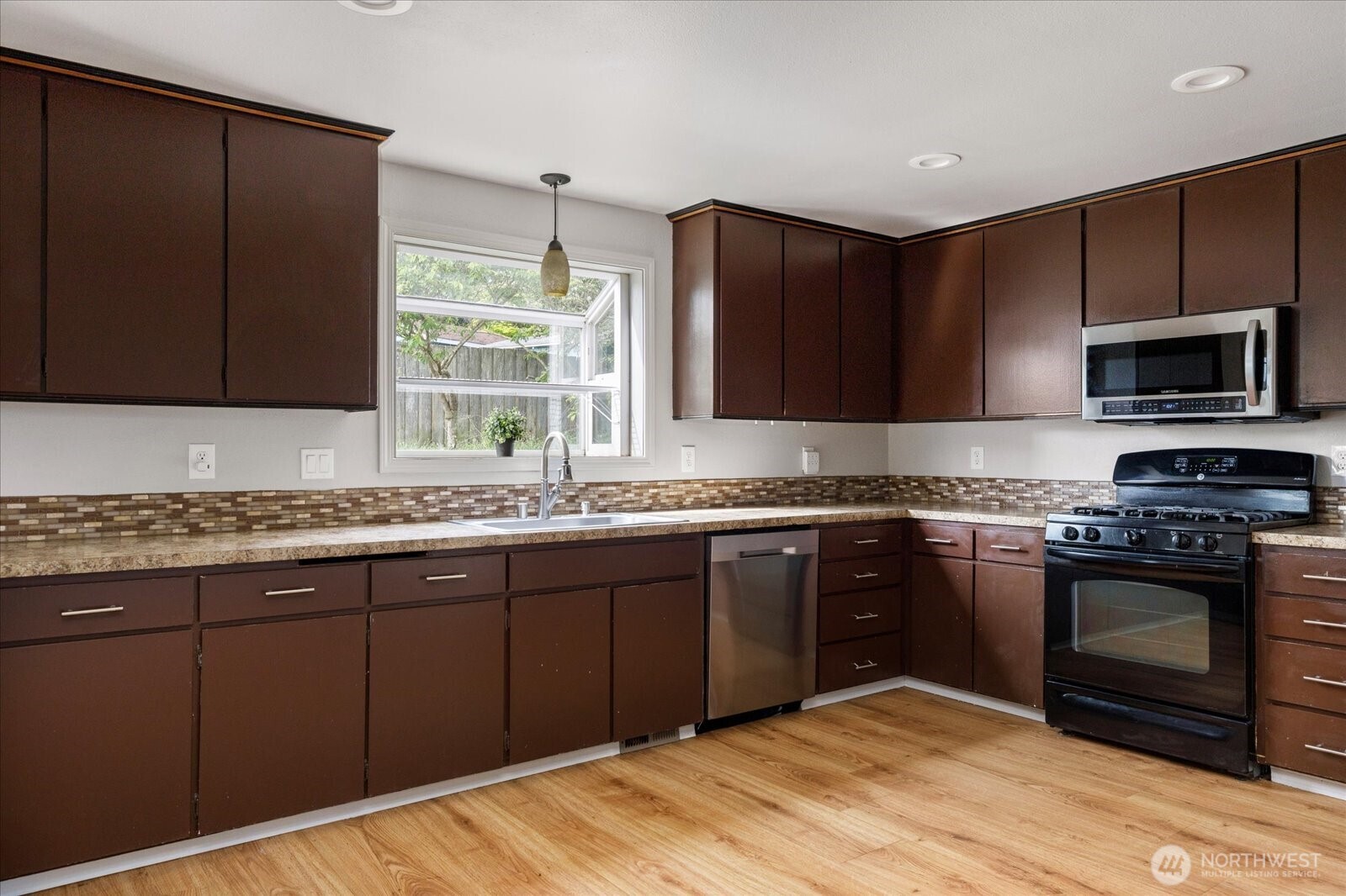 Oak Harbor, Washington, 98277, United States, 3 Bedrooms Bedrooms, ,2 BathroomsBathrooms,Residential,For Sale,1996156