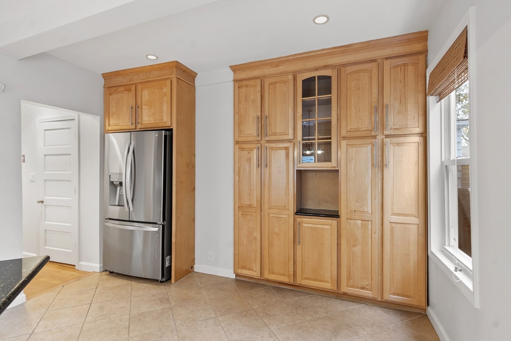 Beverly, Massachusetts, 01915, United States, 4 Bedrooms Bedrooms, ,3 BathroomsBathrooms,Residential,For Sale,1987739