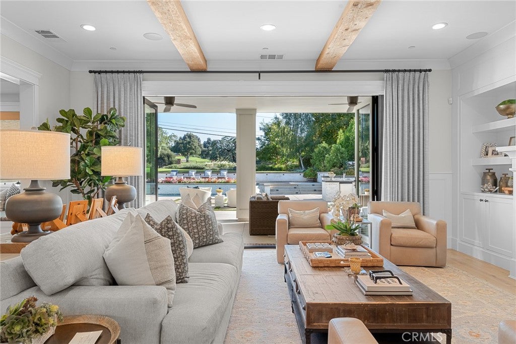 Redlands, California, 92373, United States, 5 Bedrooms Bedrooms, ,6 BathroomsBathrooms,Residential,For Sale,1984155